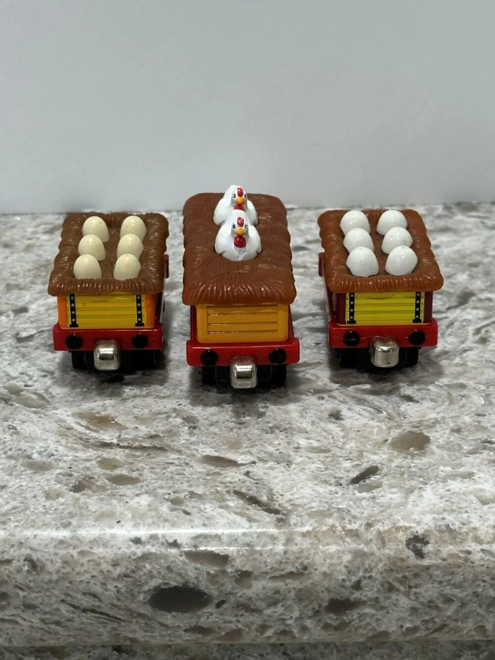 Thomas & Friends McColls Farm Chicken Egg Cargo Cars 2008 Take Along NO SOUND
